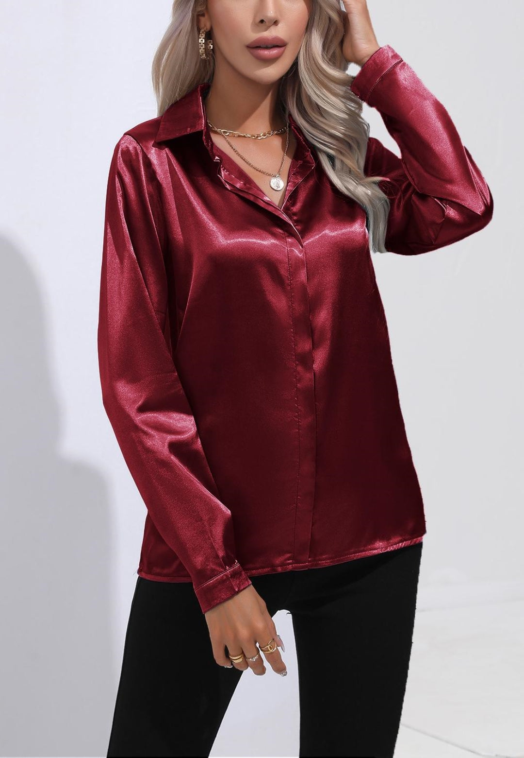 Camisa de satén con cuello abotonado