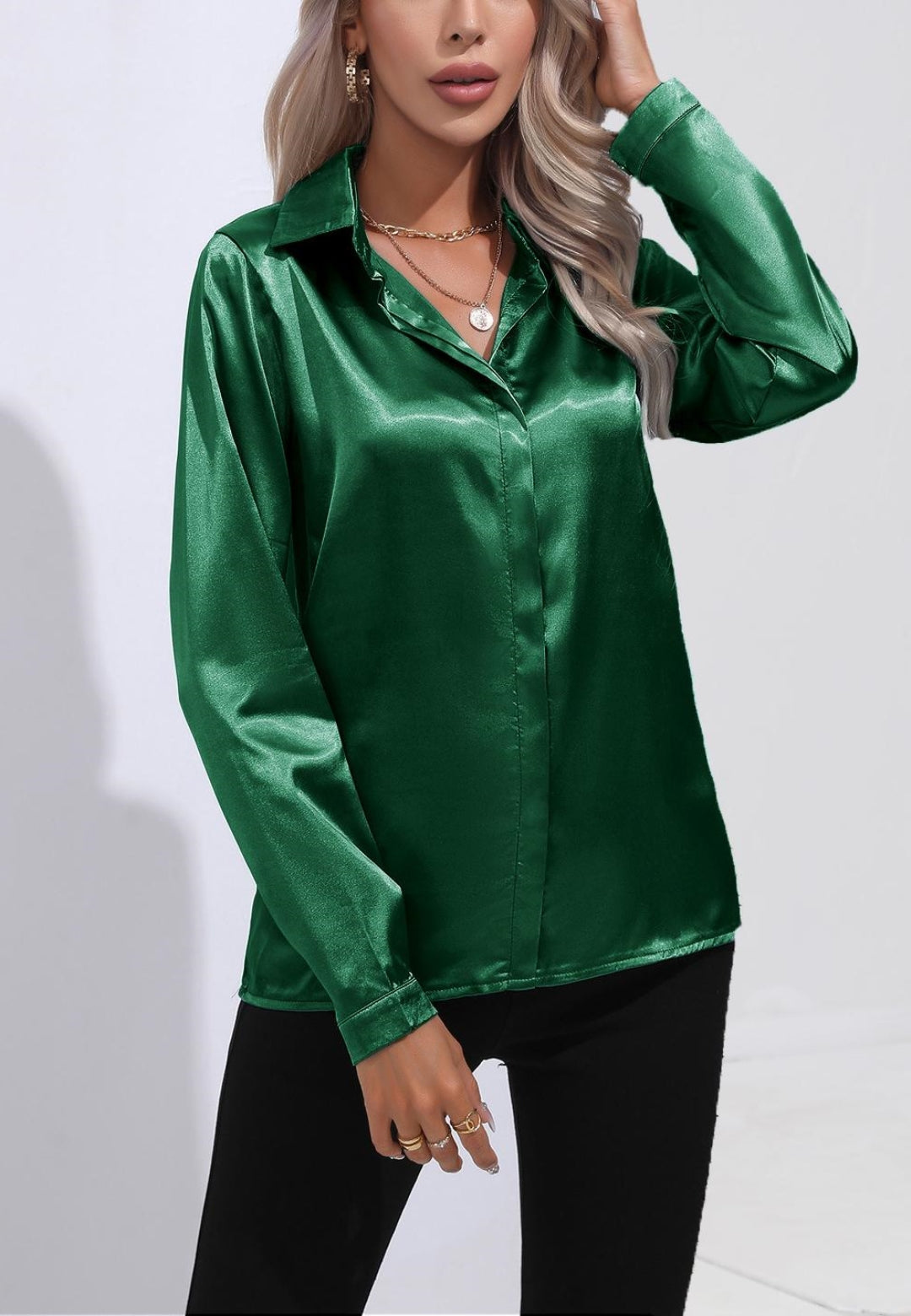 Camisa de satén con cuello abotonado