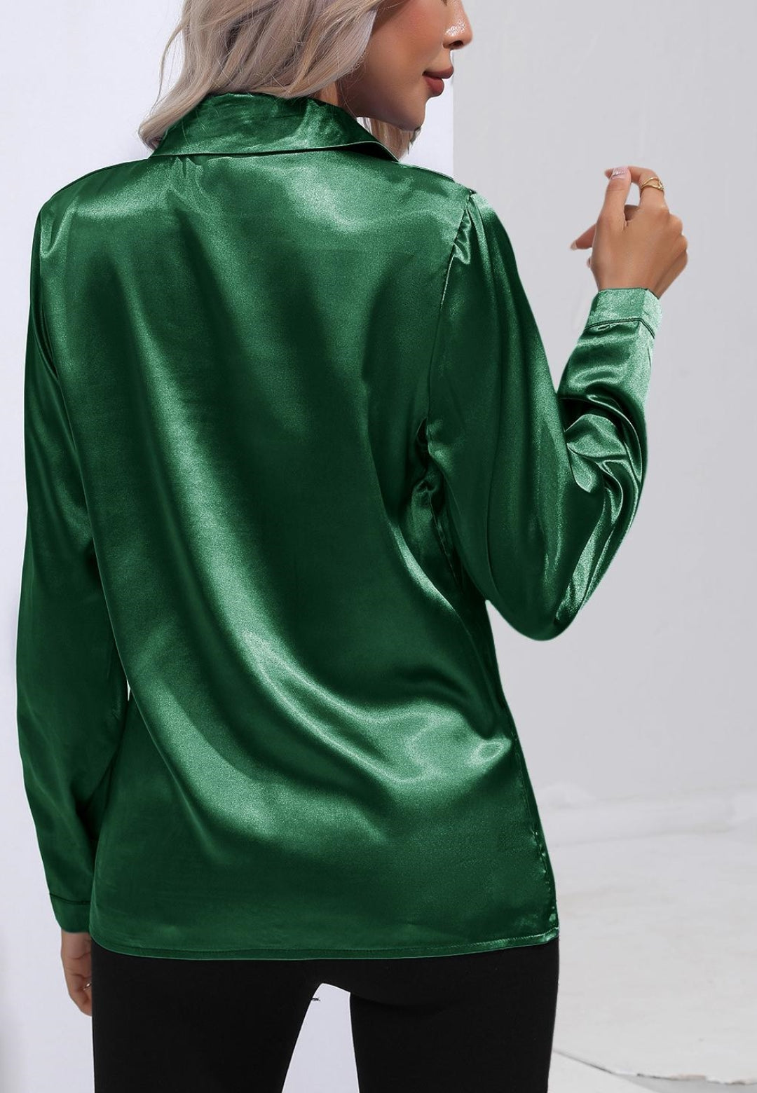 Camisa de satén con cuello abotonado