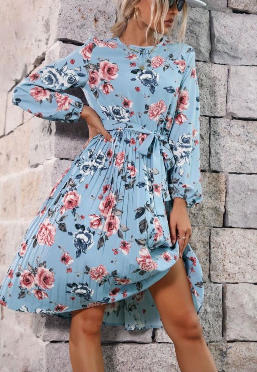 Vestido plisado de cuello redondo