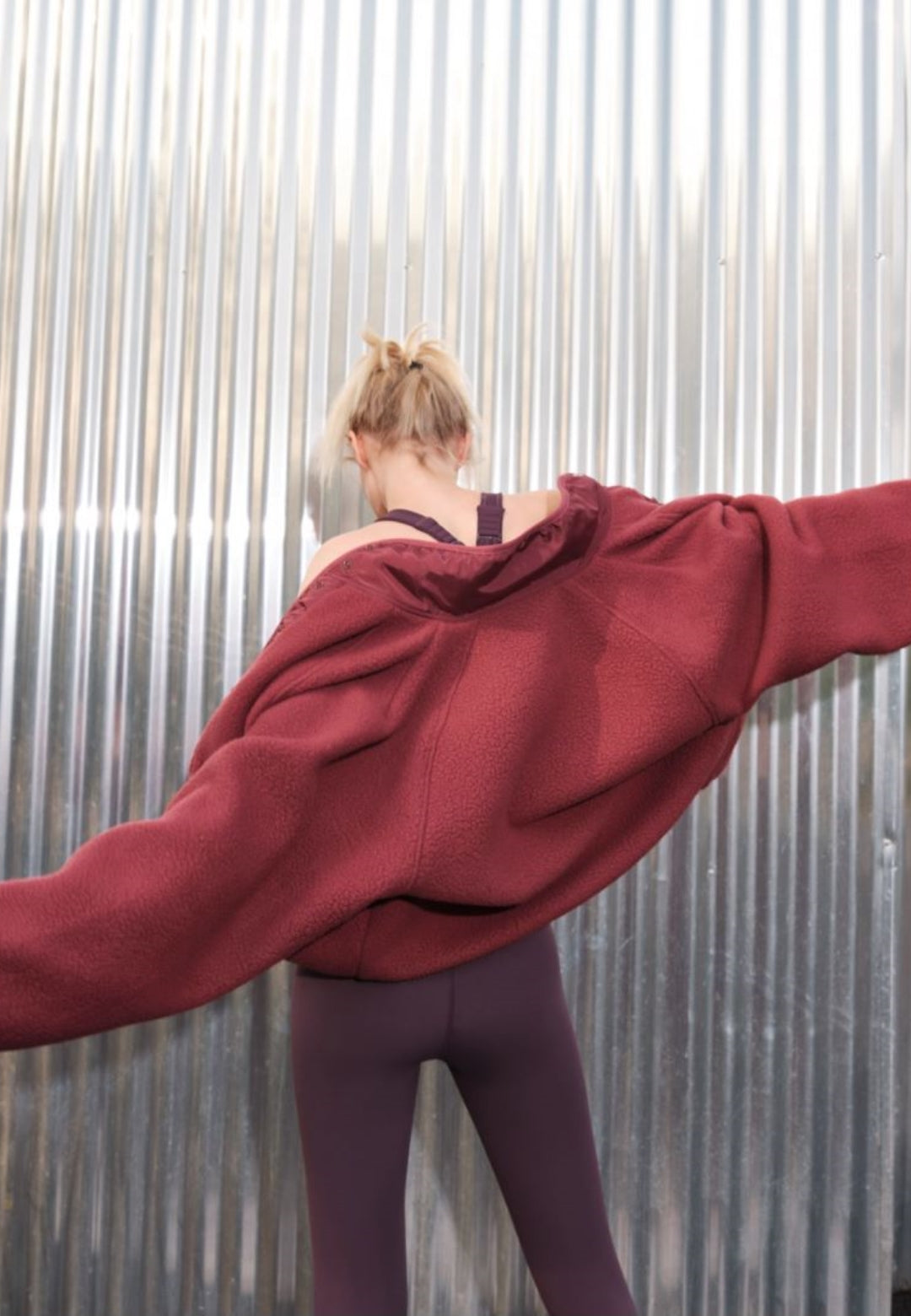 Chaqueta de piel de oveja texturizada con botones en la parte delantera