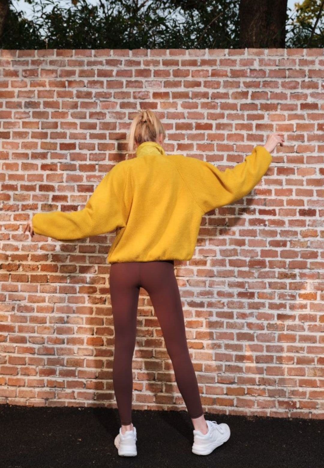 Chaqueta de piel de oveja texturizada con botones en la parte delantera