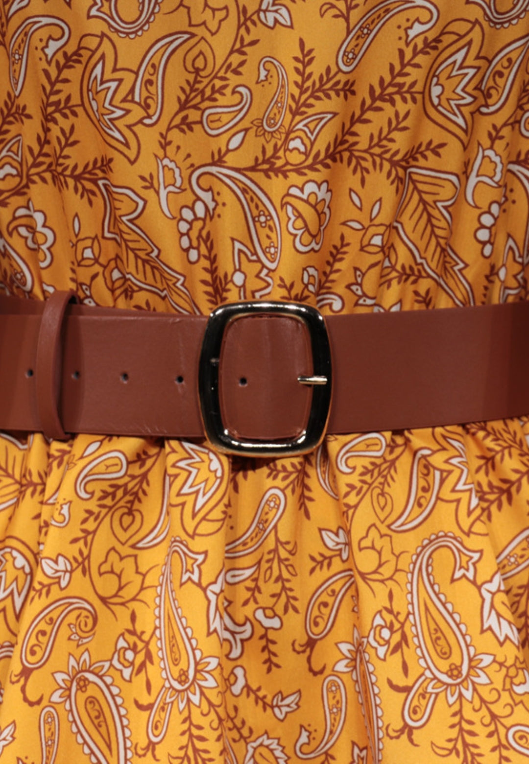 Vestido de cachemira con cuello alto y fruncido