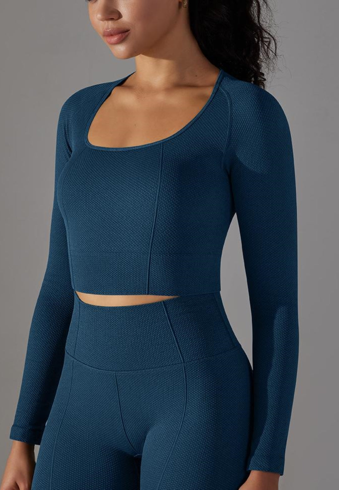 Top deportivo texturizado con escote cuadrado