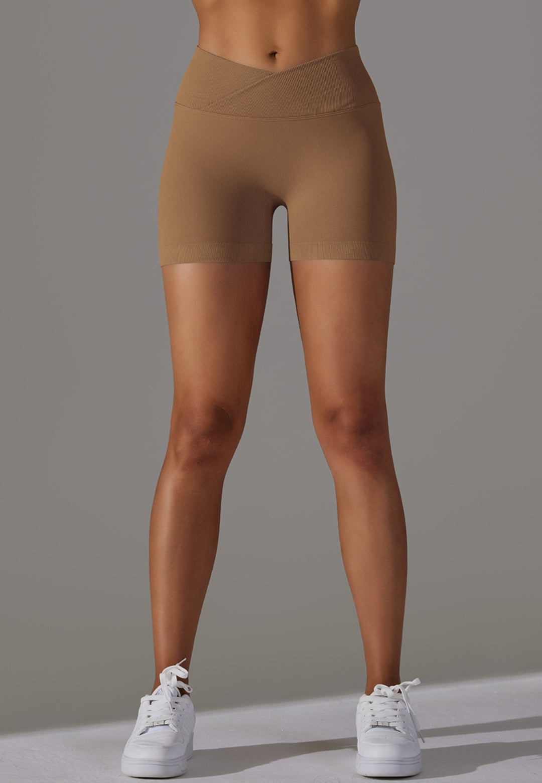 Pantalones cortos con cintura en V y canalé superpuesto