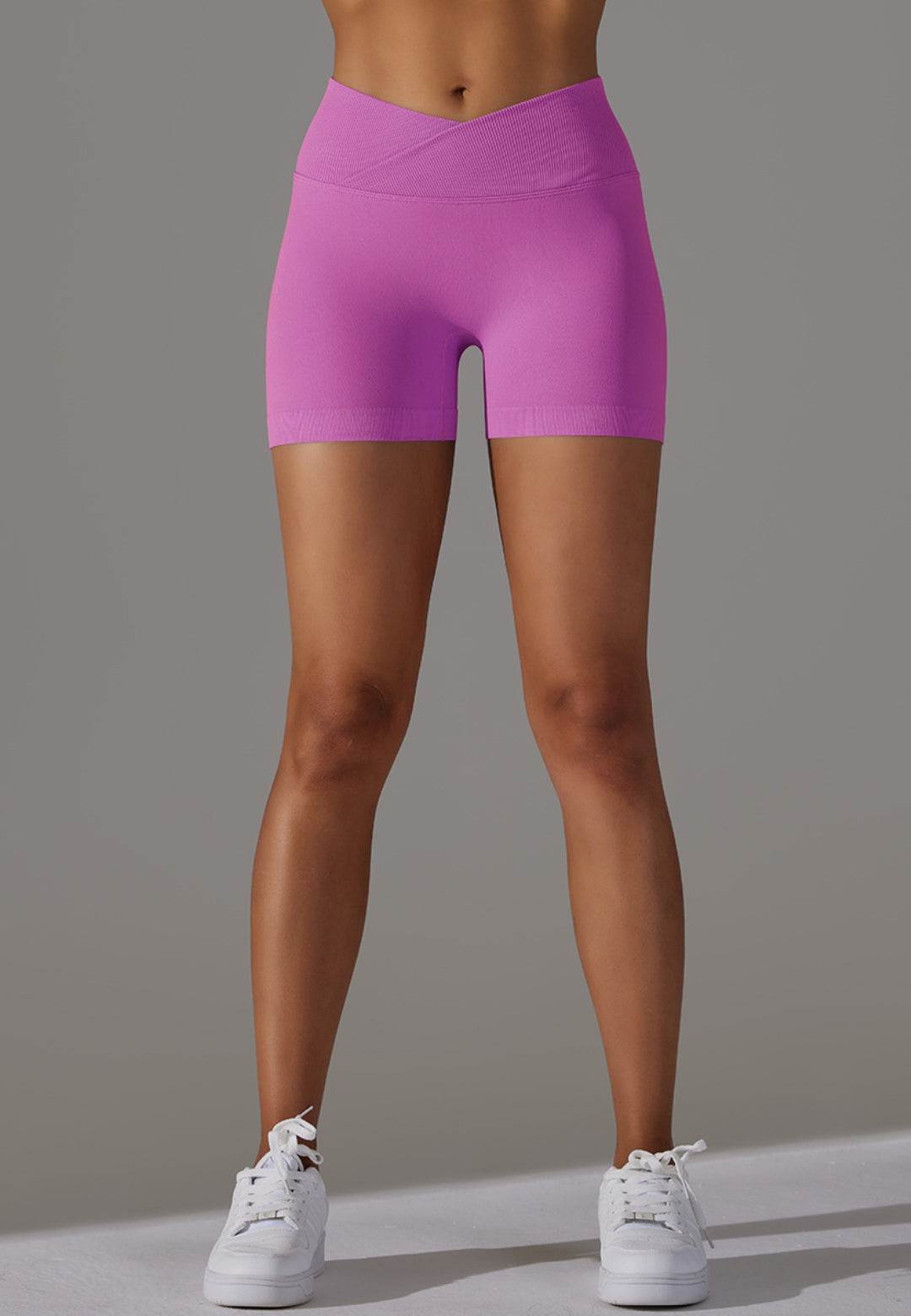 Pantalones cortos con cintura en V y canalé superpuesto