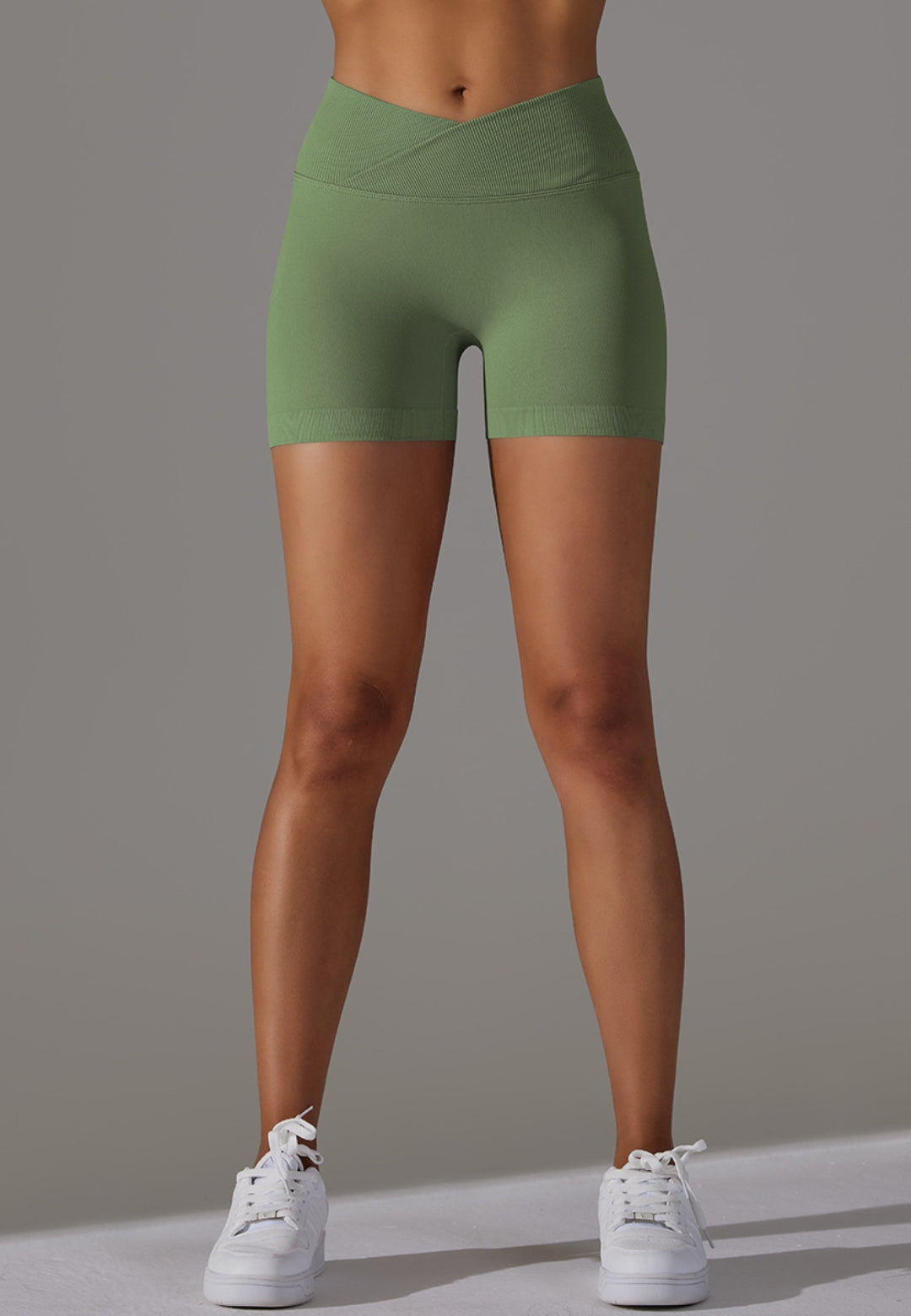 Pantalones cortos con cintura en V y canalé superpuesto