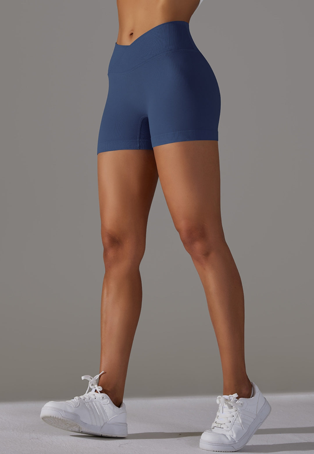 Pantalones cortos con cintura en V y canalé superpuesto