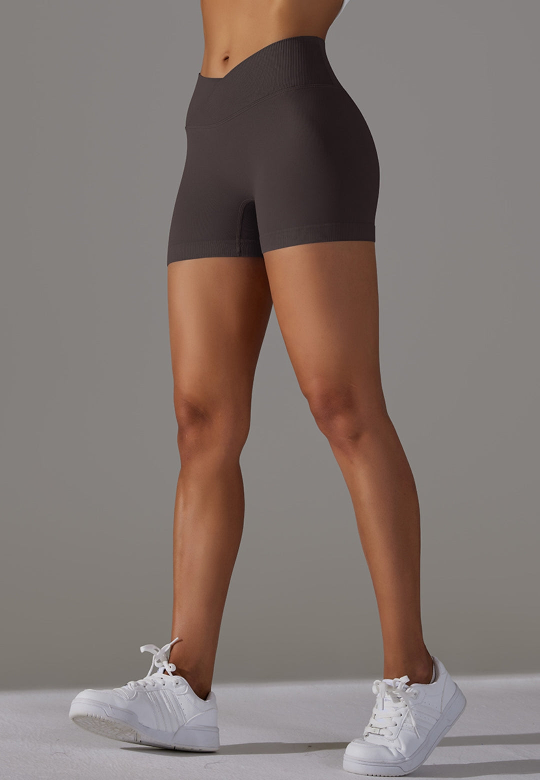 Pantalones cortos con cintura en V y canalé superpuesto