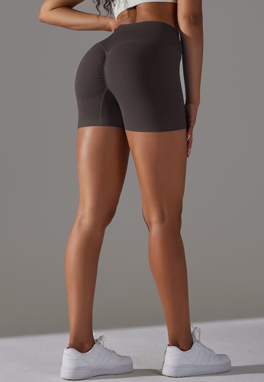 Pantalones cortos con cintura en V y canalé superpuesto