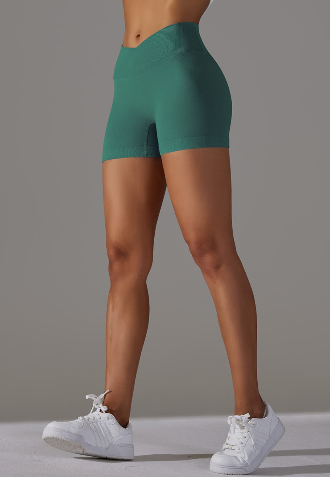 Pantalones cortos con cintura en V y canalé superpuesto