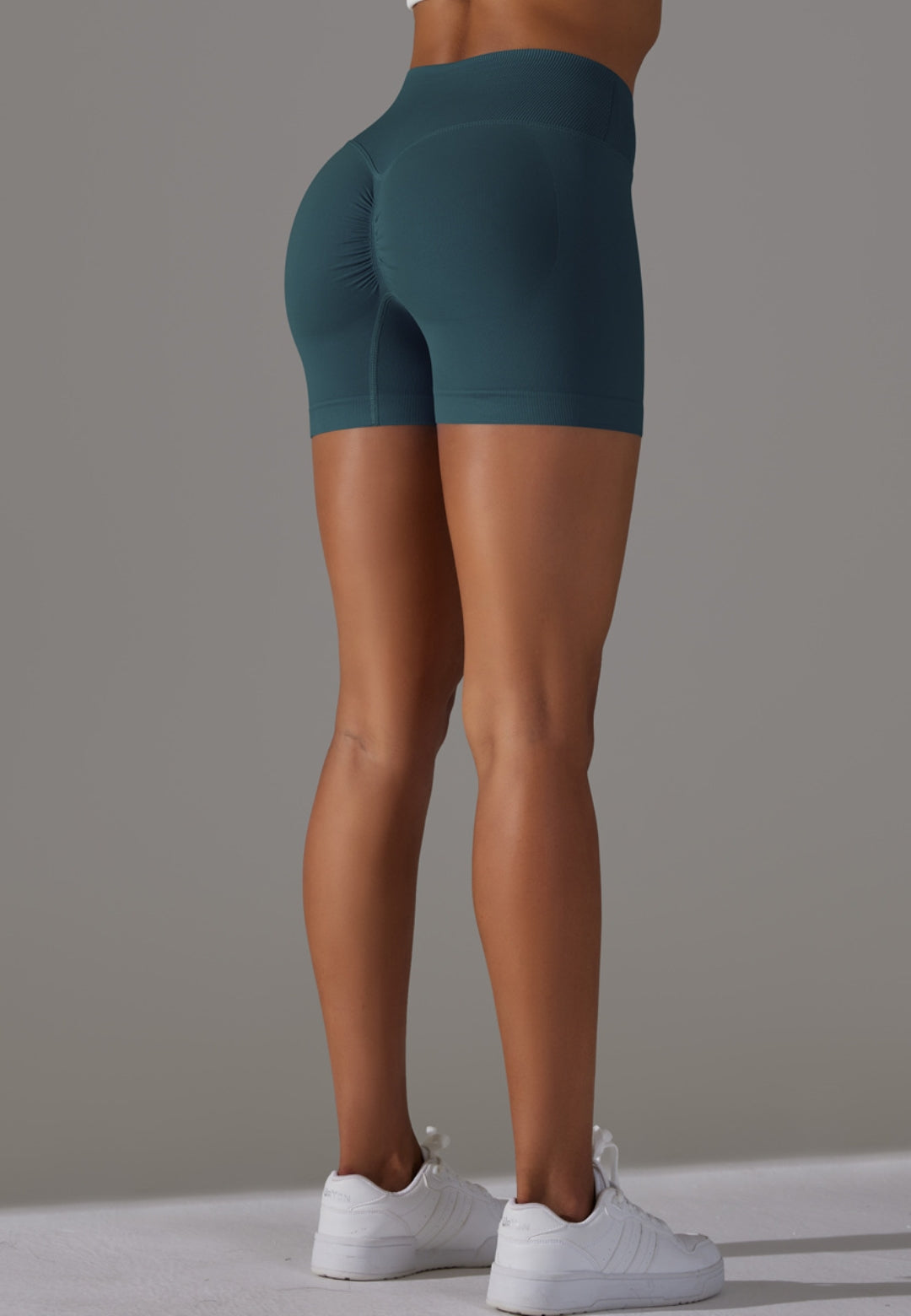 Pantalones cortos con cintura en V y canalé superpuesto