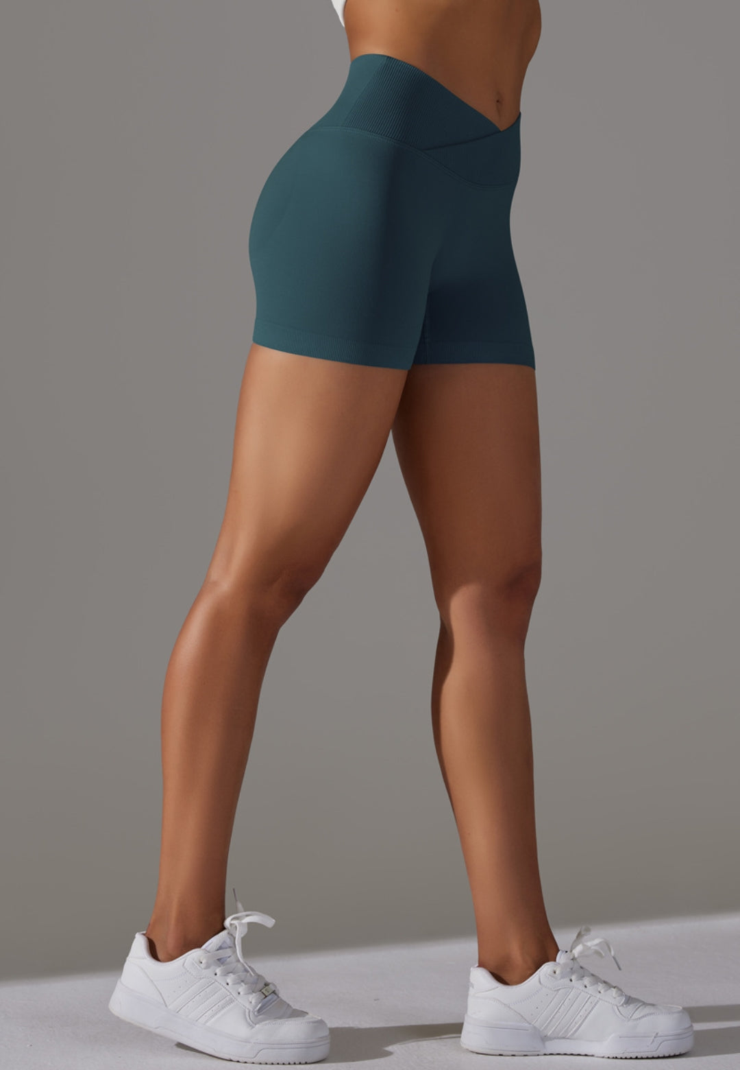 Pantalones cortos con cintura en V y canalé superpuesto