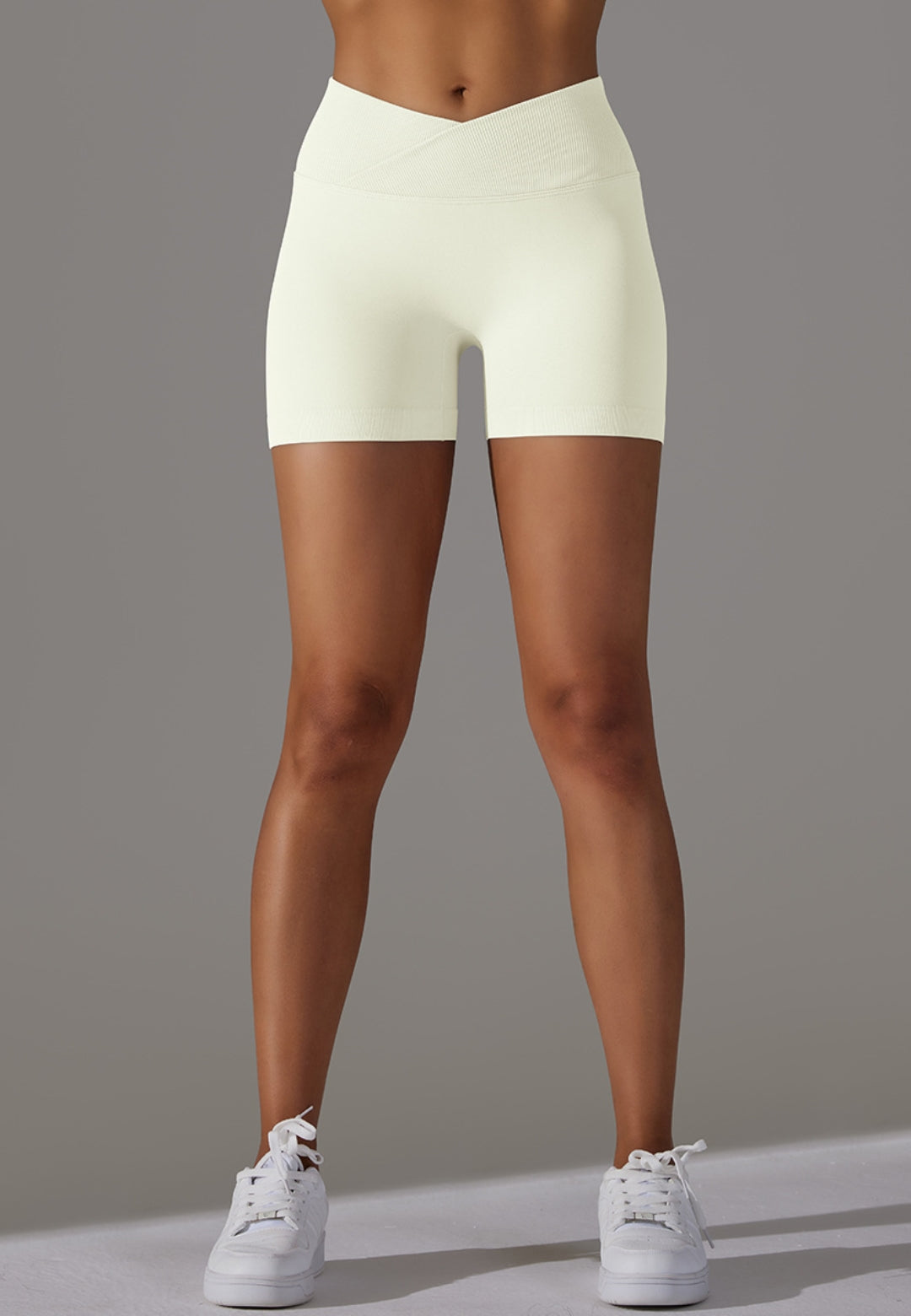 Pantalones cortos con cintura en V y canalé superpuesto