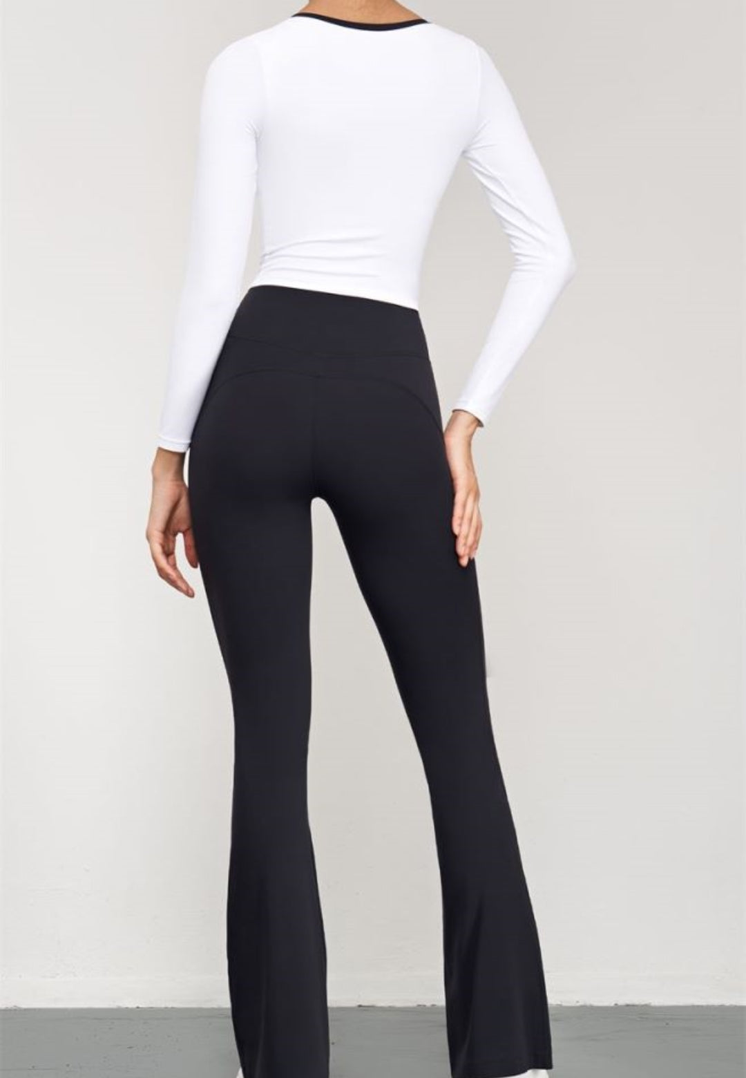 Blusa con escote en forma de corazón y ribete en contraste