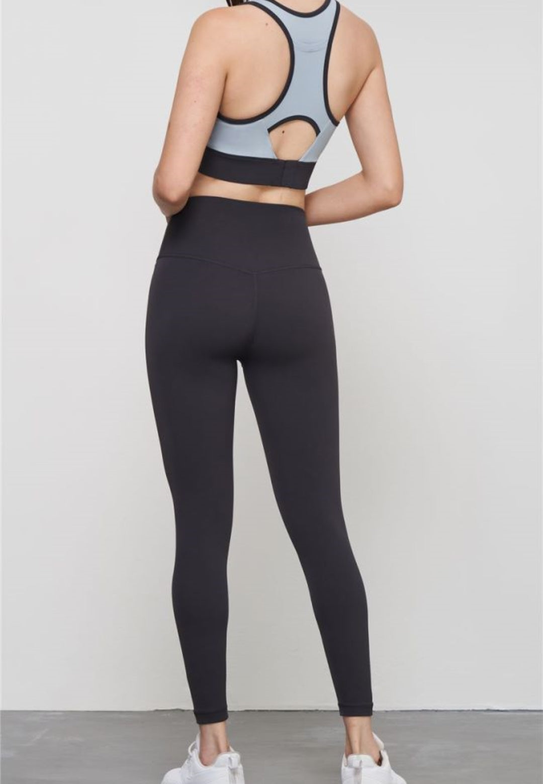 Sujetador deportivo con espalda de nadadora y cortes