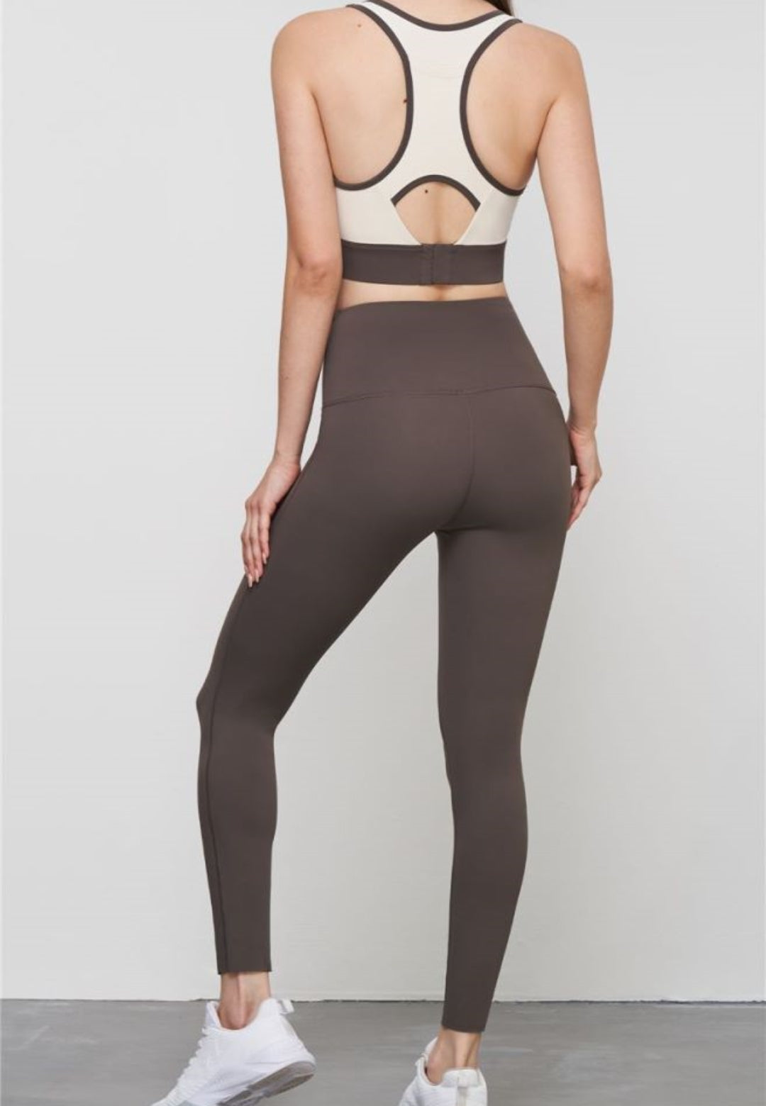 Sujetador deportivo con espalda de nadadora y cortes