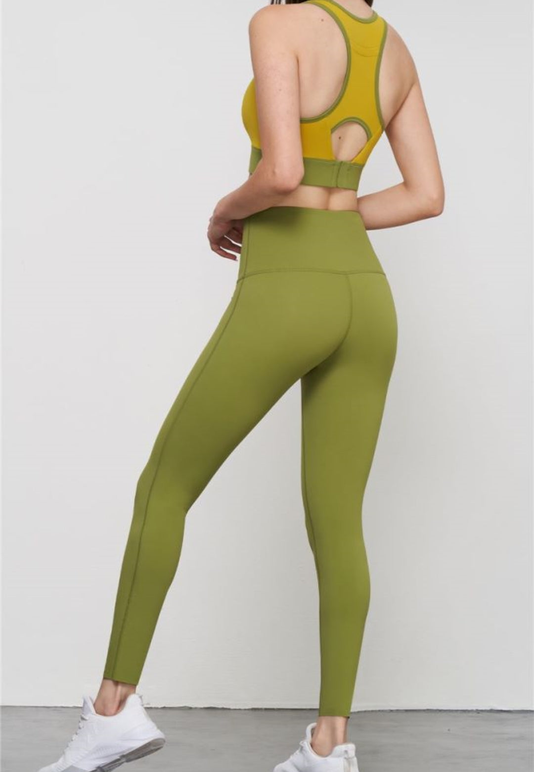 Sujetador deportivo con espalda de nadadora y cortes