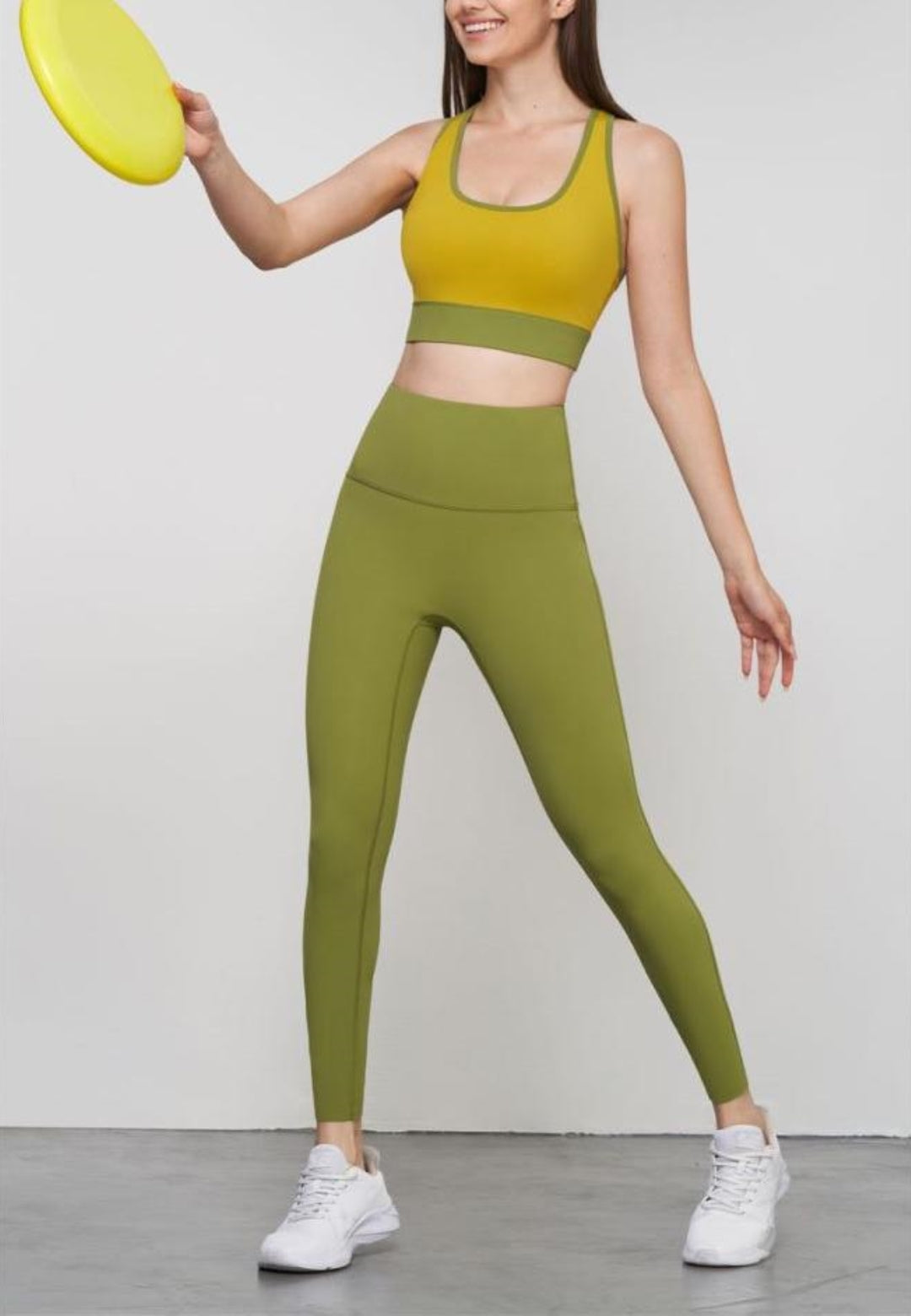 Sujetador deportivo con espalda de nadadora y cortes