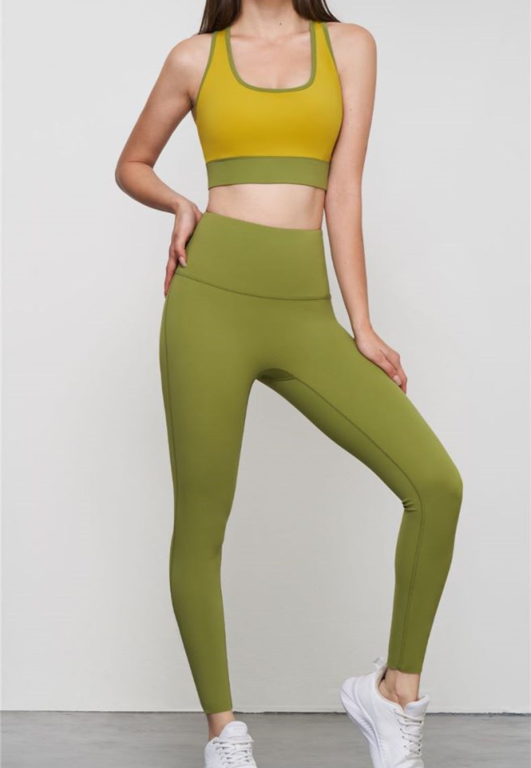 Sujetador deportivo con espalda de nadadora y cortes