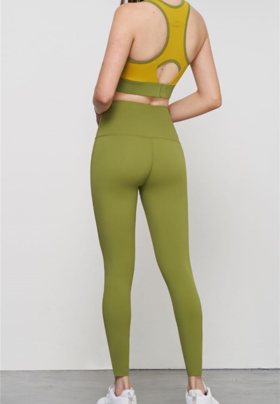 Sujetador deportivo con espalda de nadadora y cortes