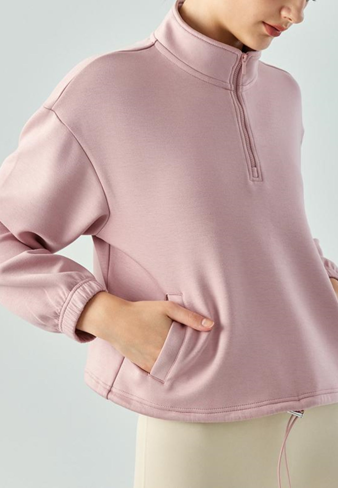 Suéter de cuello alto con dobladillo con cordón ajustable