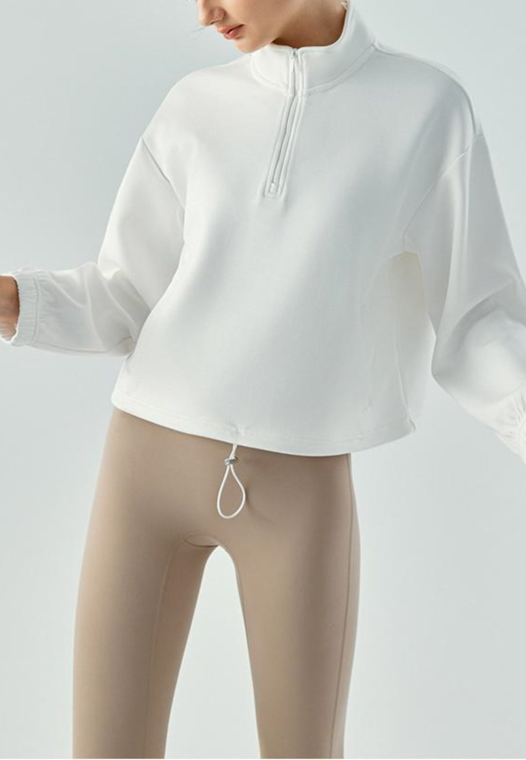 Suéter de cuello alto con dobladillo con cordón ajustable