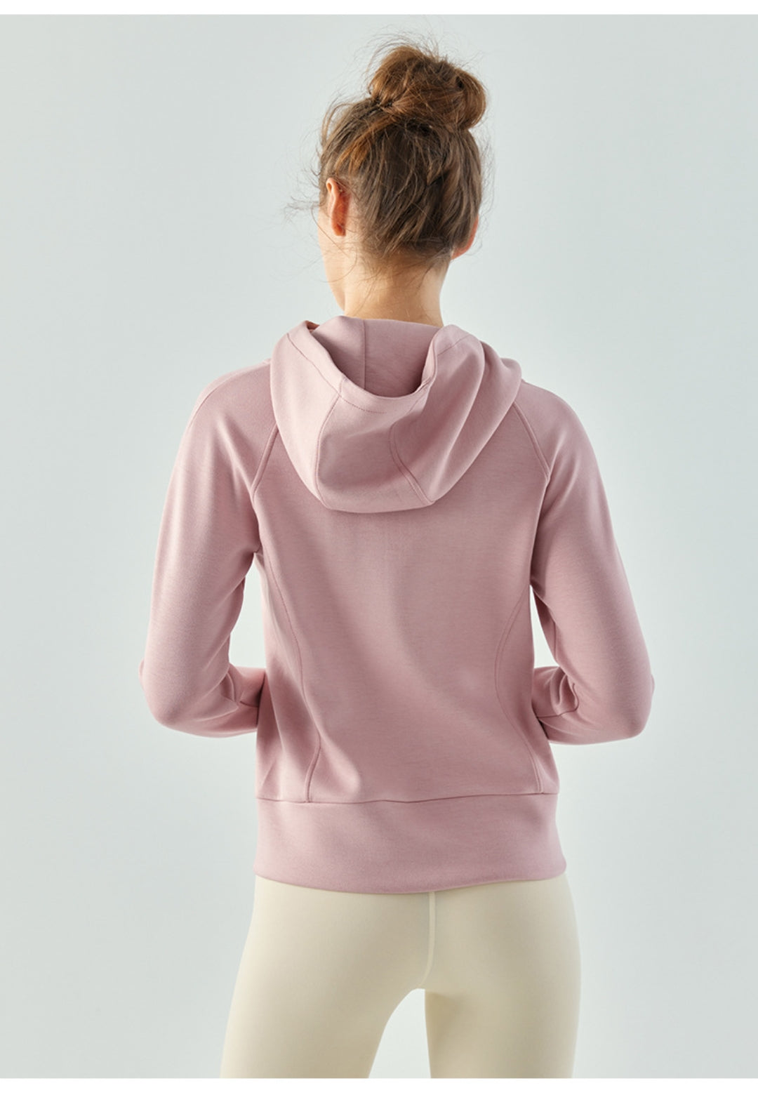 Chaqueta deportiva con capucha, cremallera y manga larga holgada