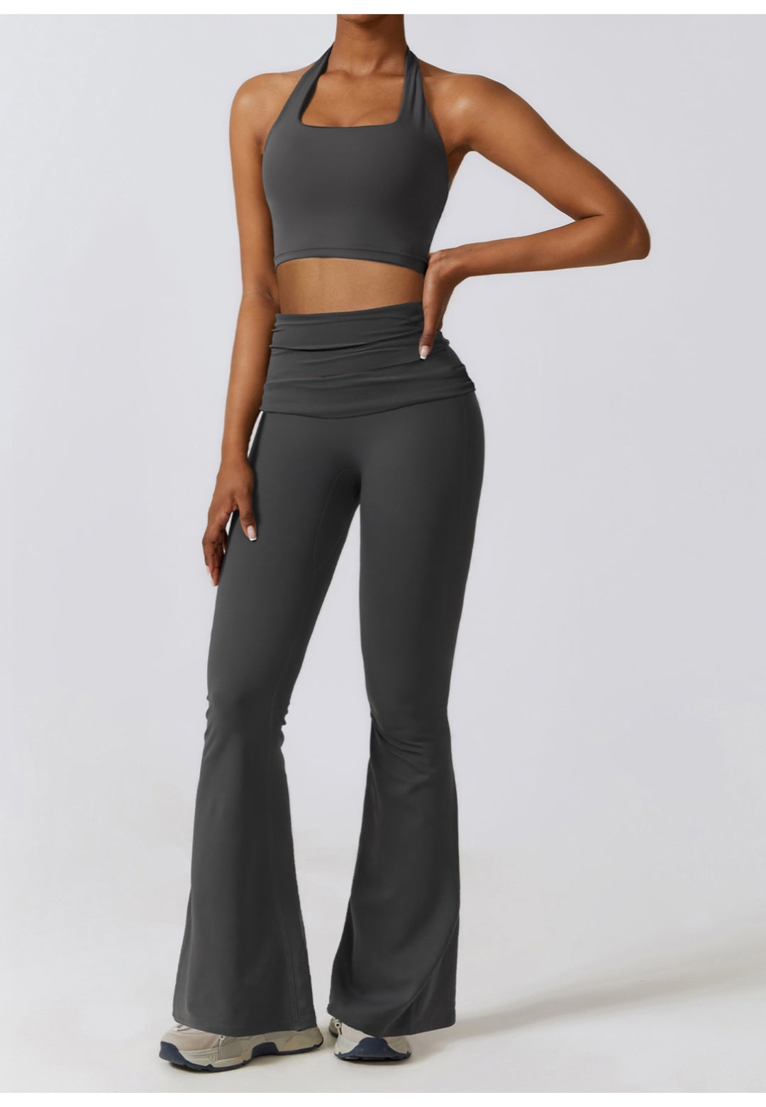 Leggings acampanados con cintura alta y fruncidos