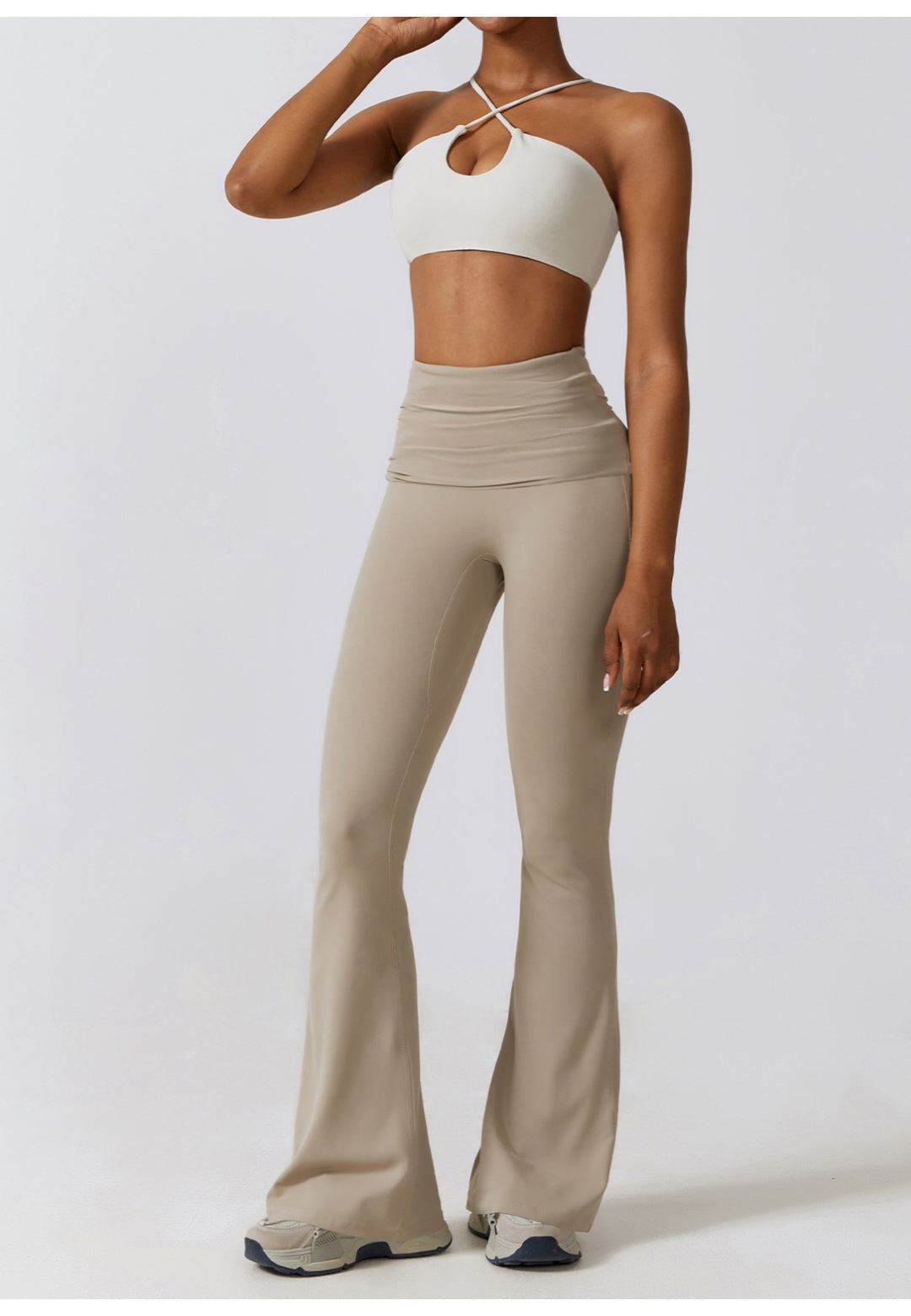 Leggings acampanados con cintura alta y fruncidos