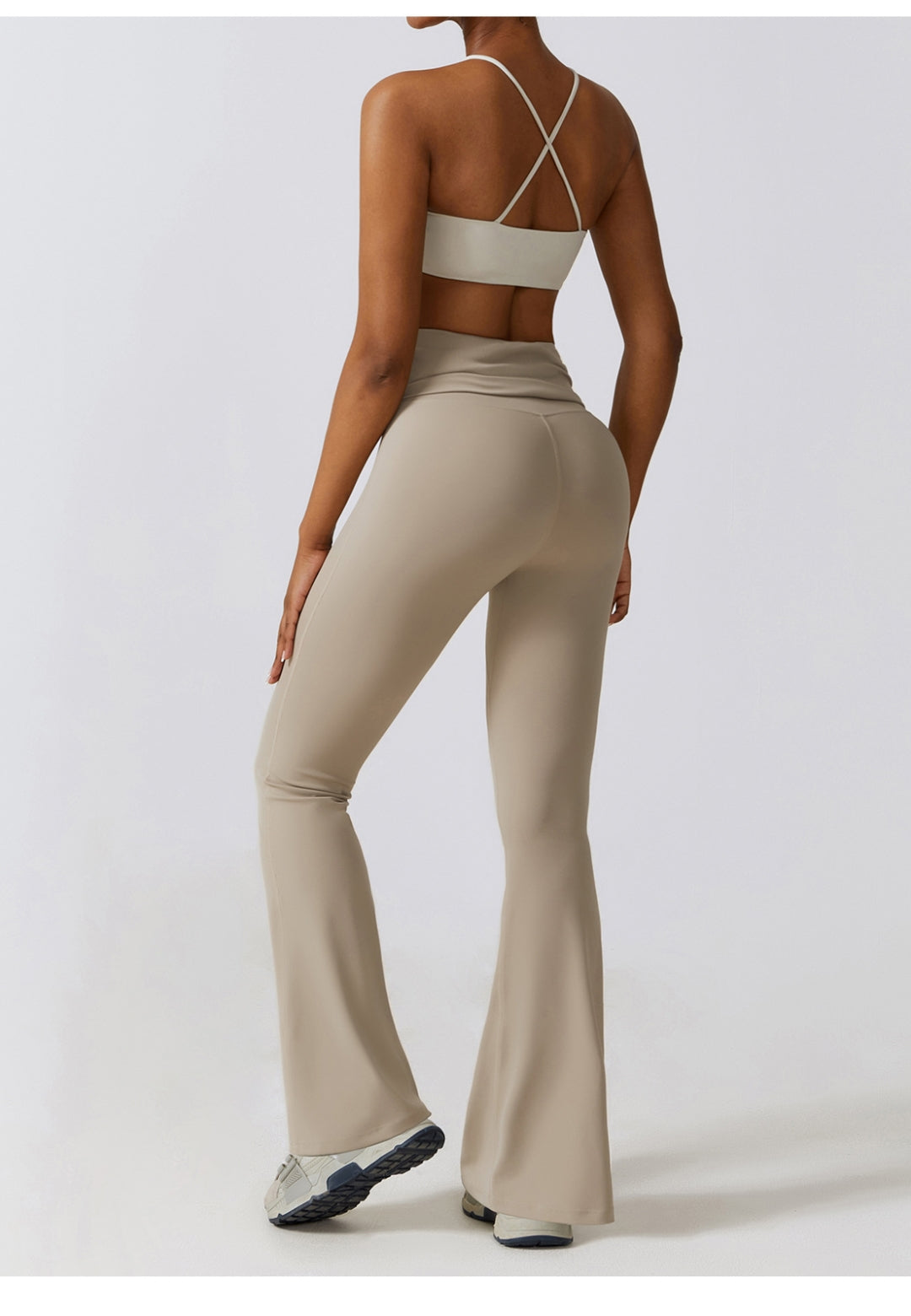 Leggings acampanados con cintura alta y fruncidos