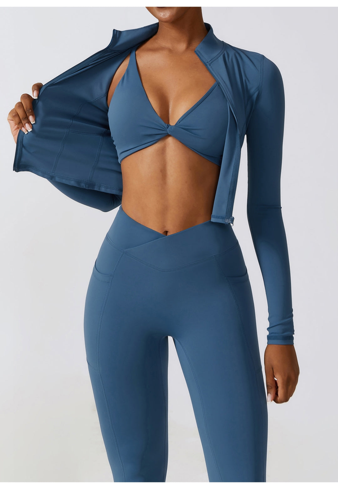 Chaqueta deportiva con cuello alto y cremallera