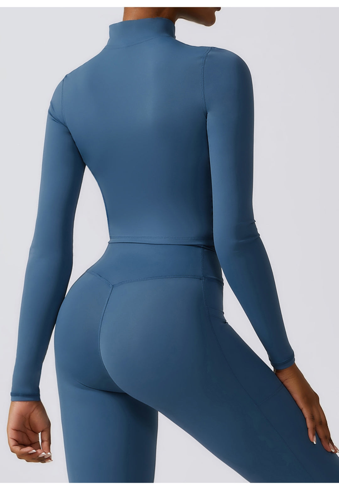 Chaqueta deportiva con cuello alto y cremallera