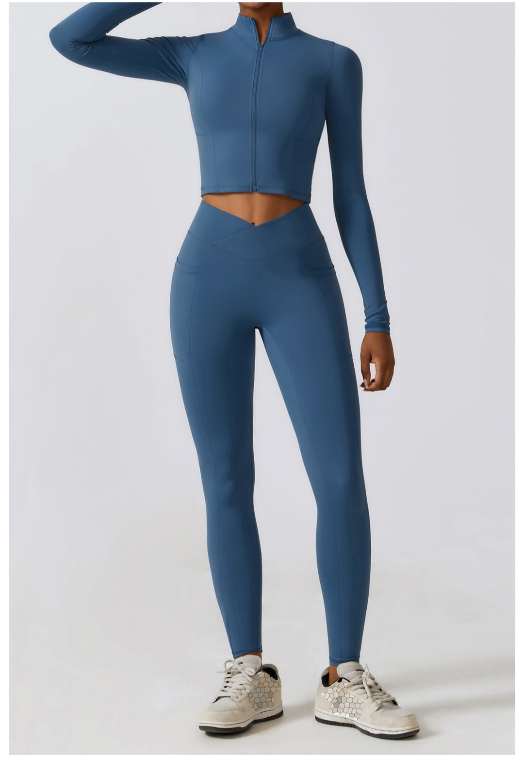 Chaqueta deportiva con cuello alto y cremallera