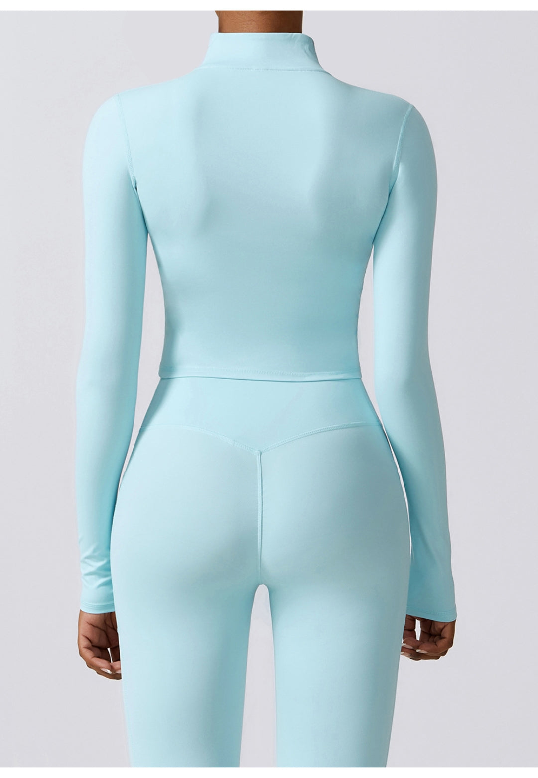 Chaqueta deportiva con cuello alto y cremallera