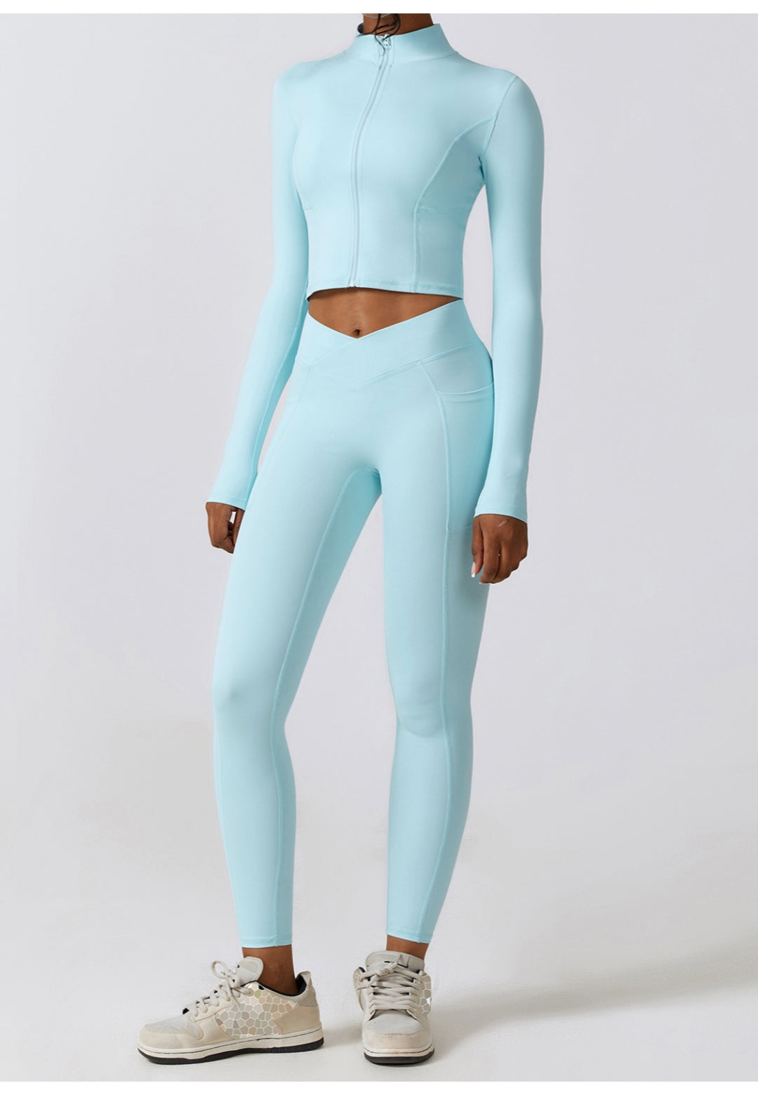 Chaqueta deportiva con cuello alto y cremallera