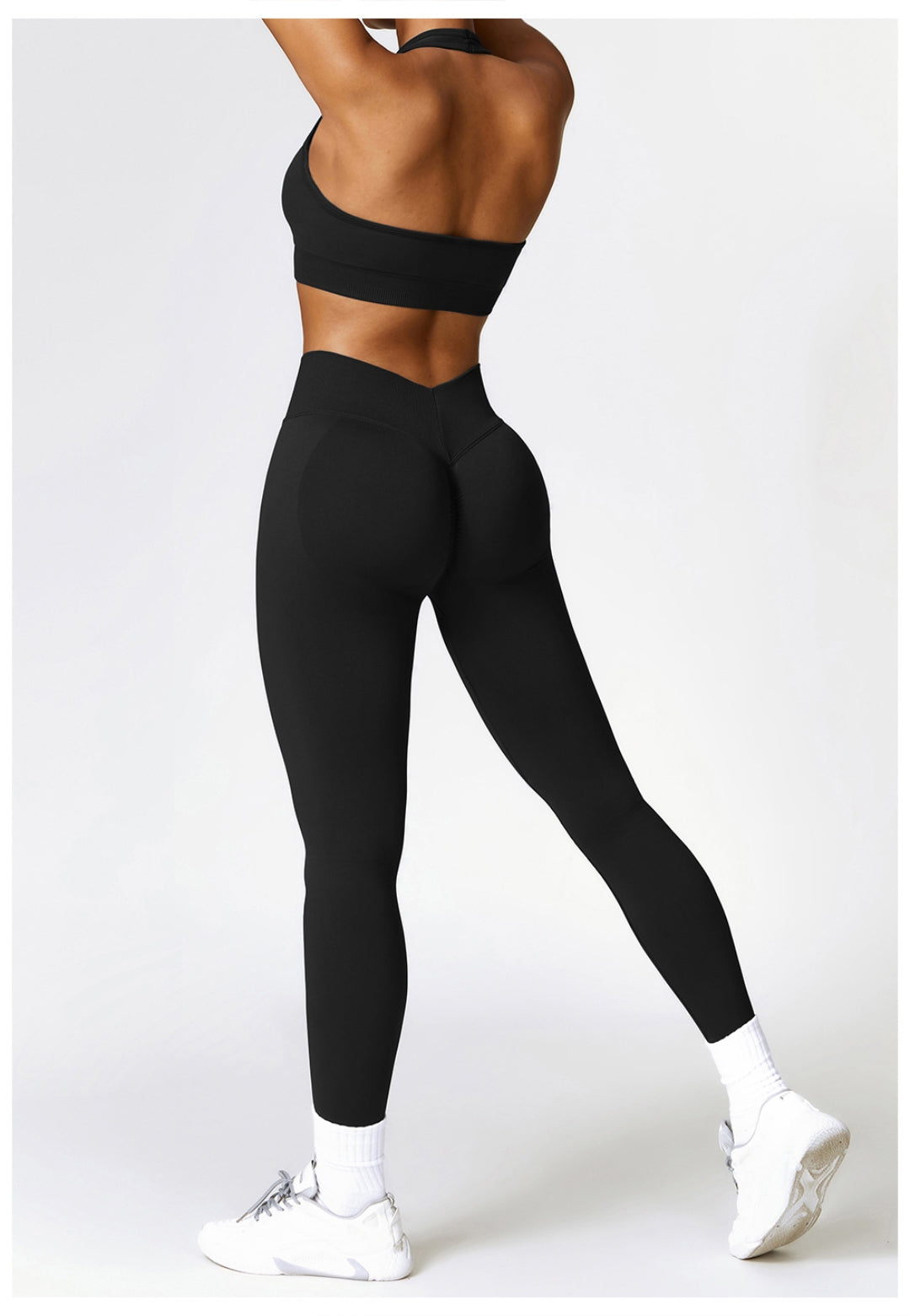 Sujetador deportivo con escote halter pronunciado