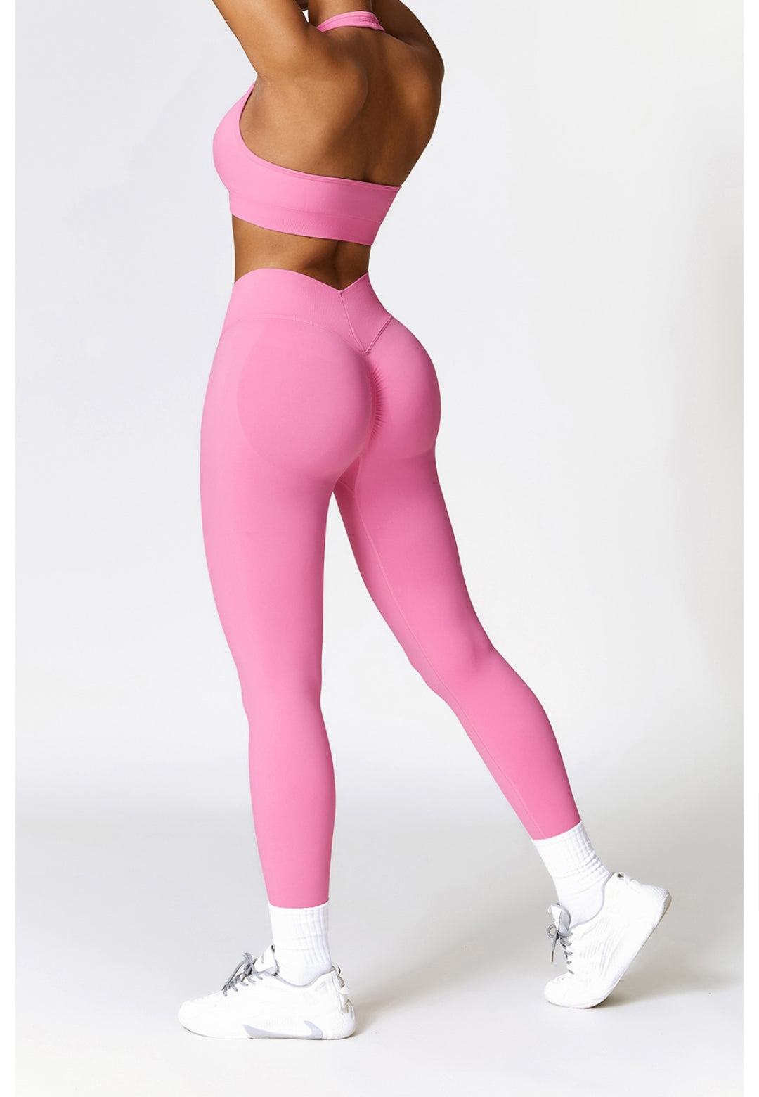 Sujetador deportivo con escote halter pronunciado