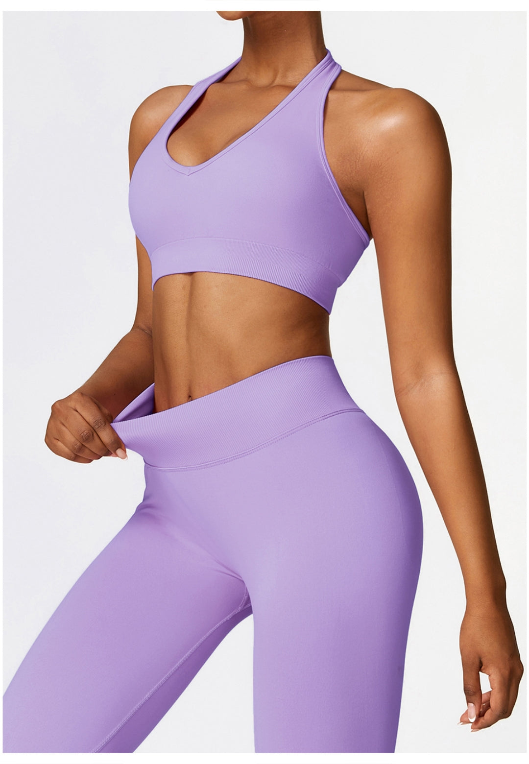 Sujetador deportivo con escote halter pronunciado