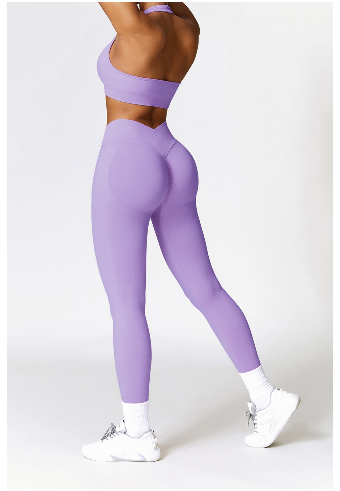 Sujetador deportivo con escote halter pronunciado