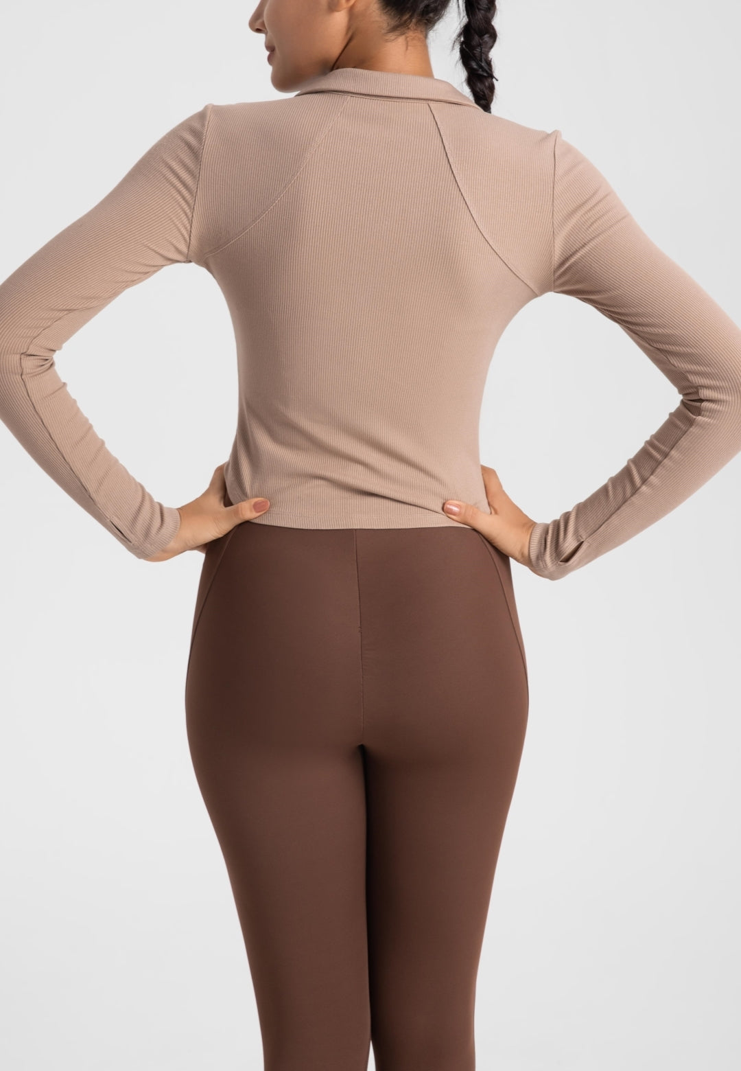 Chaqueta deportiva con cuello y dobladillo curvo