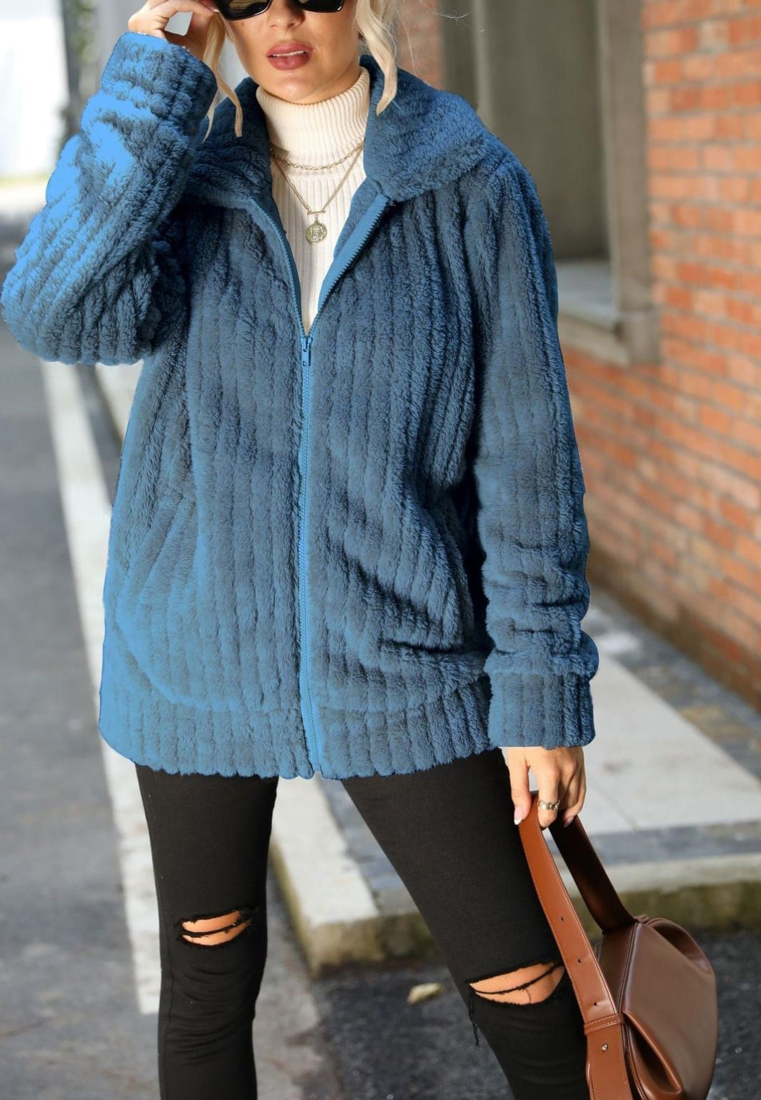 Chaqueta con cremallera y textura de peluche