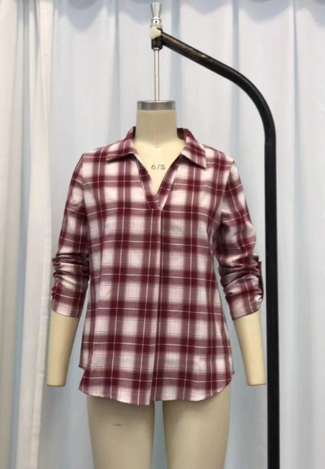 Camisa a cuadros con solapa enrollable