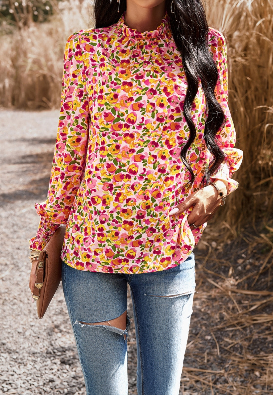 Blusa floral con cuello con volantes