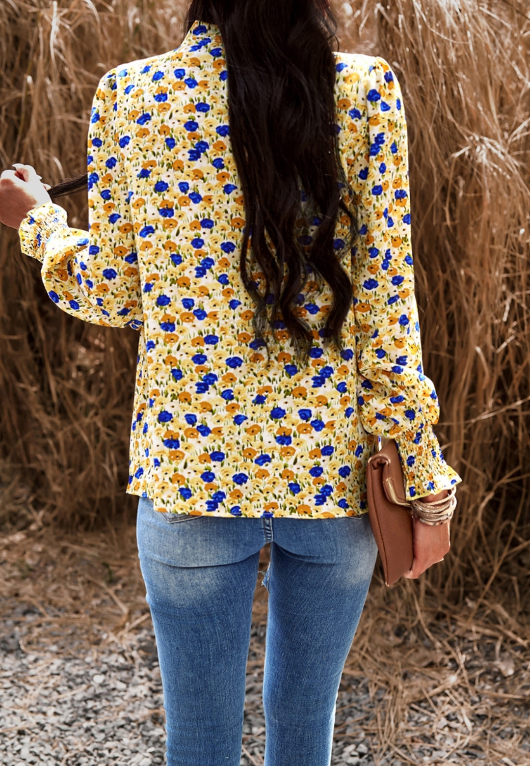 Blusa floral con cuello con volantes