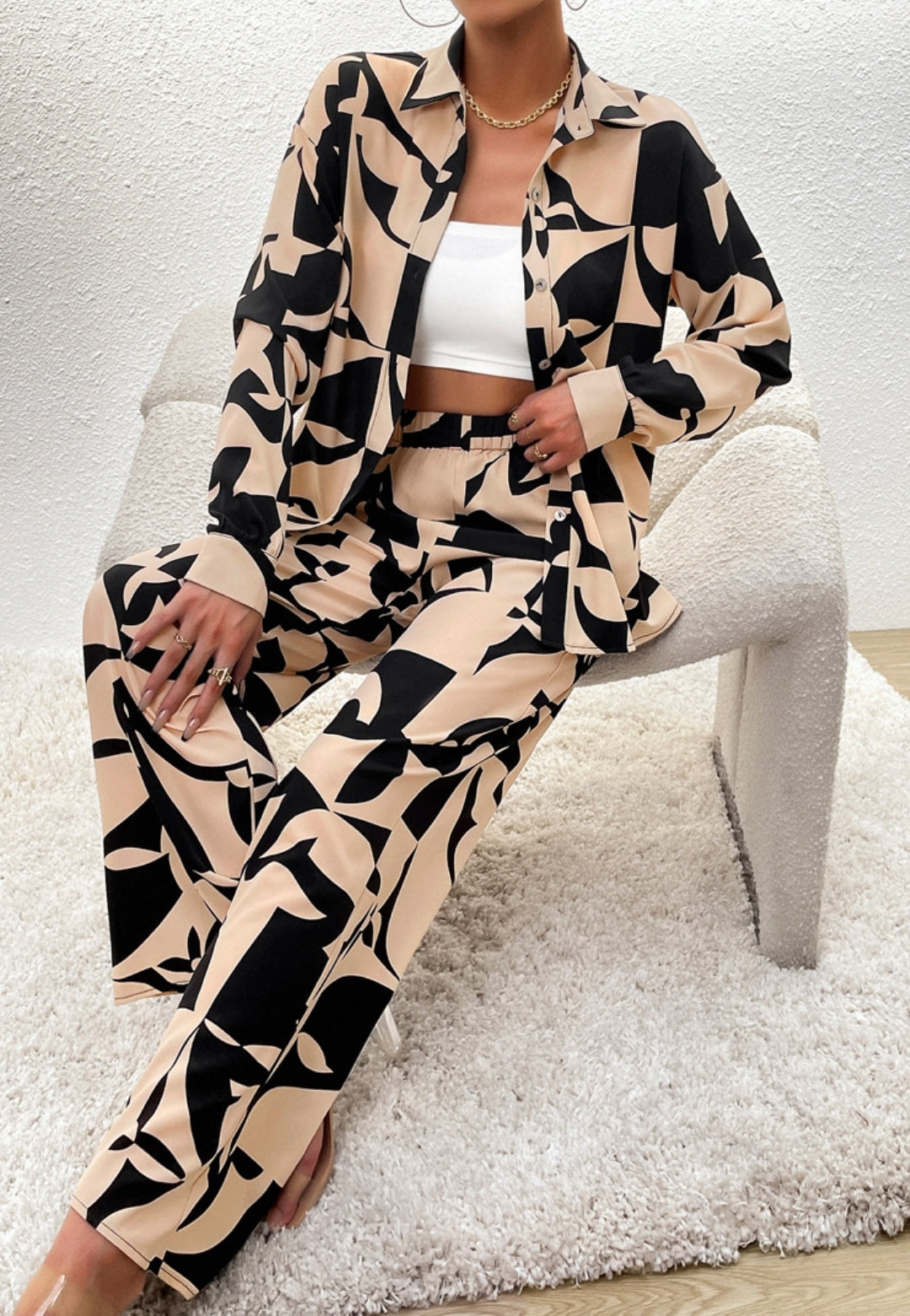 Camisa con botones y estampado abstracto