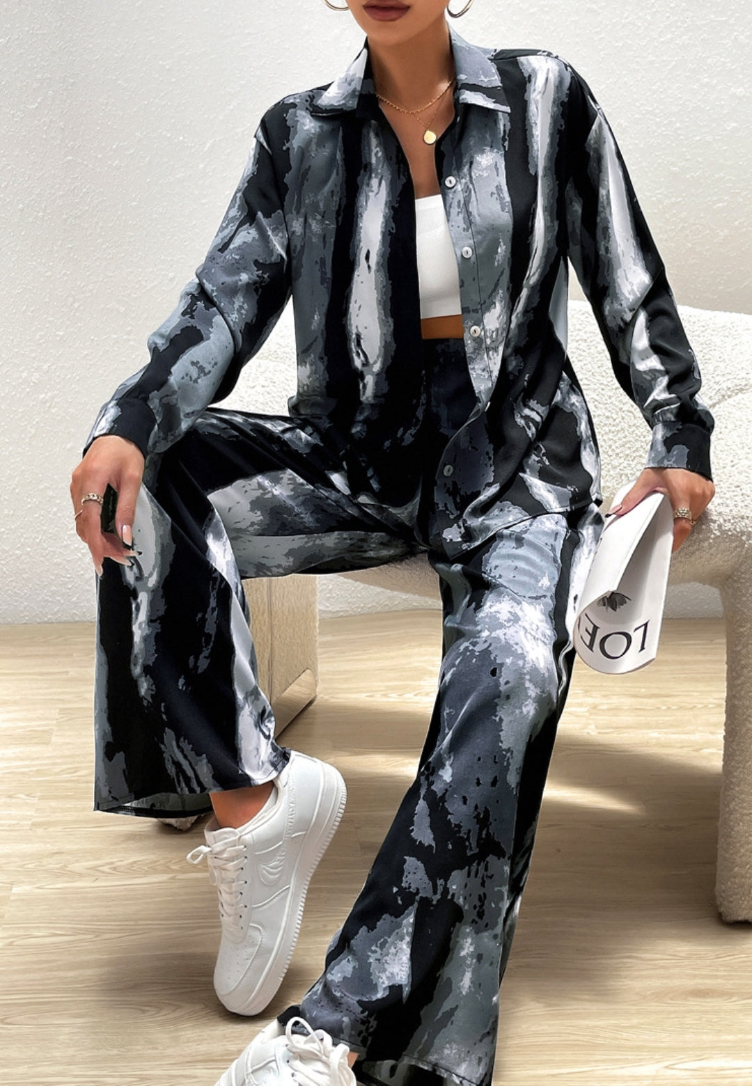 Camisa con botones y estampado abstracto
