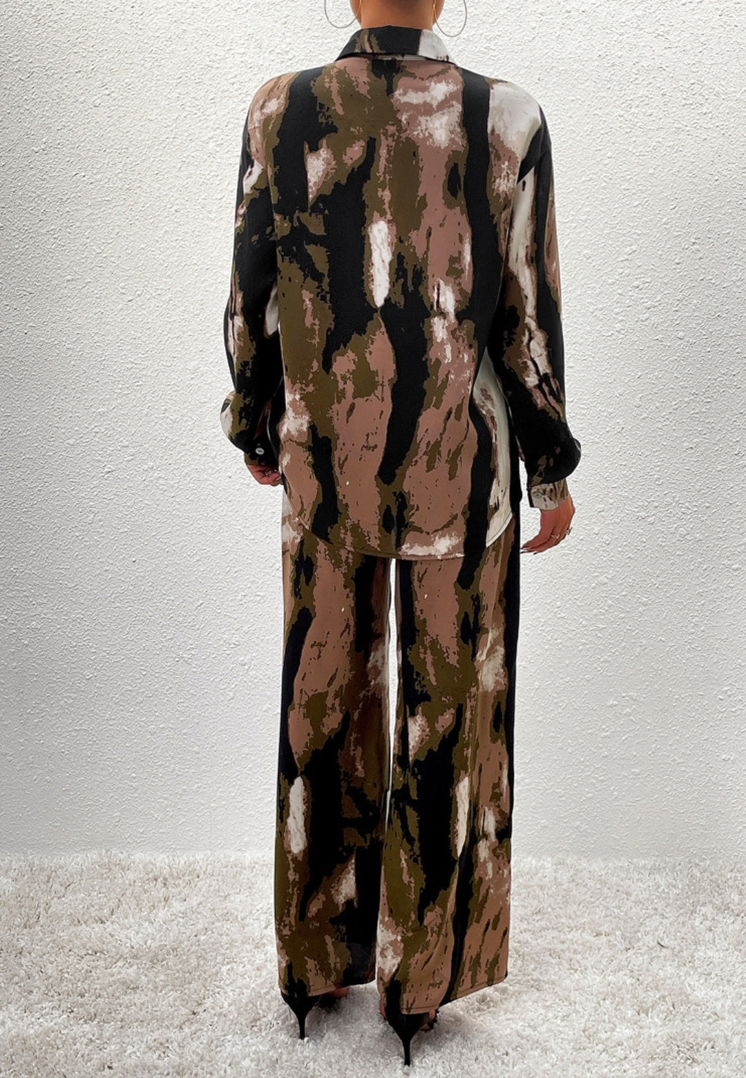 Camisa con botones y estampado abstracto