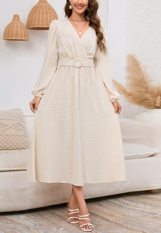 Vestido con cinturón y lunares suizos