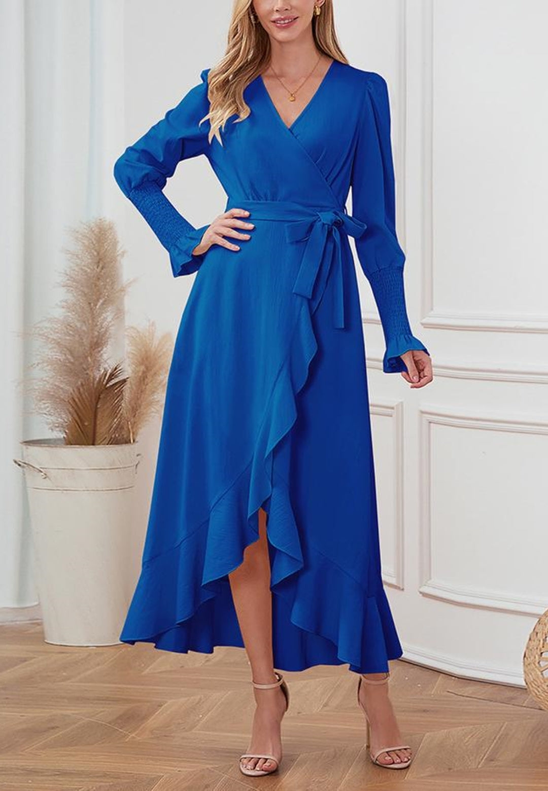 Vestido midi cruzado con dobladillo con volantes